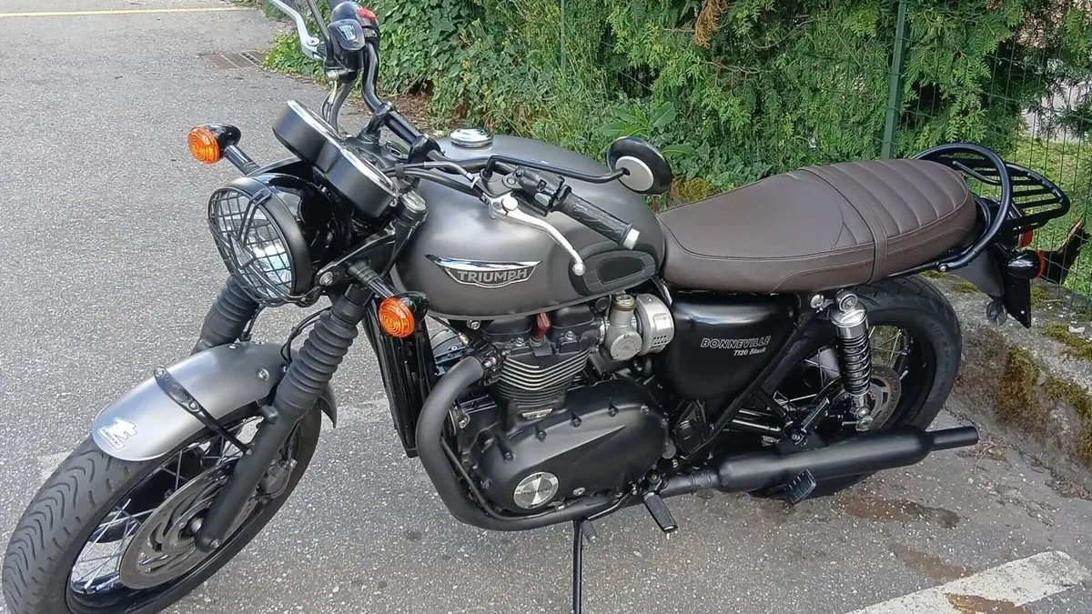 Triumph Bonneville T120 Black (2017 - 20)  (3)