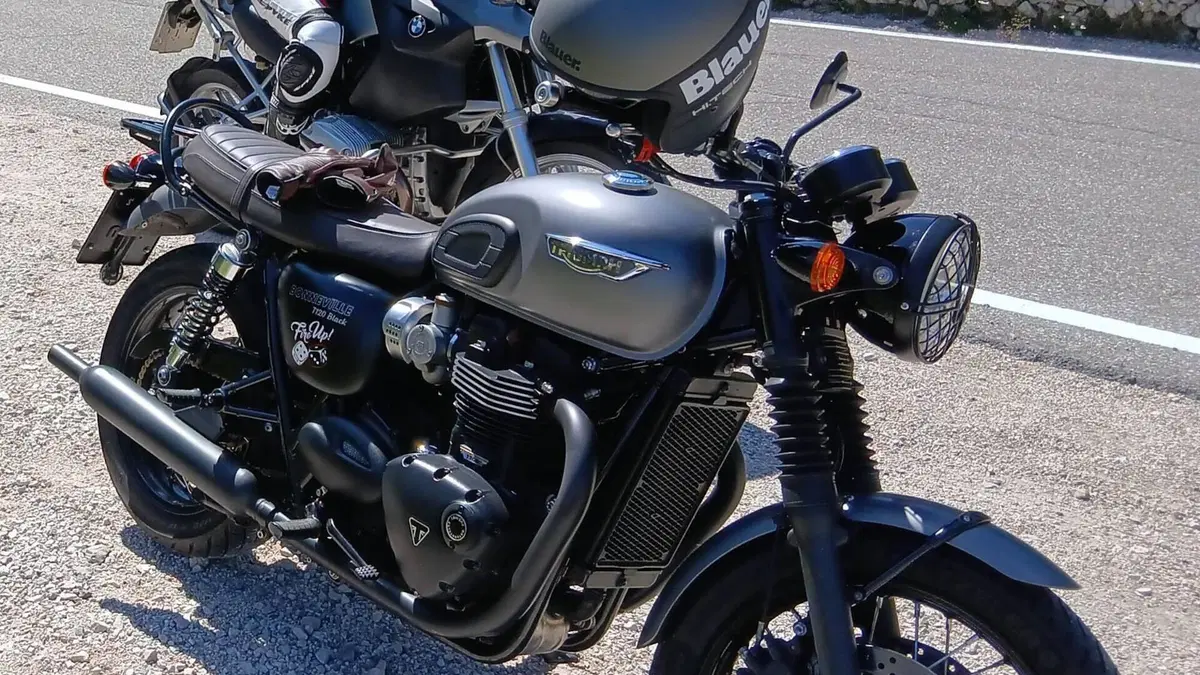 Triumph Bonneville T120 Black (2017 - 20)  (4)