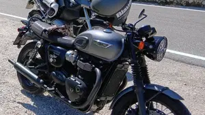 Triumph Bonneville T120 Black (2017 - 20)  (4)