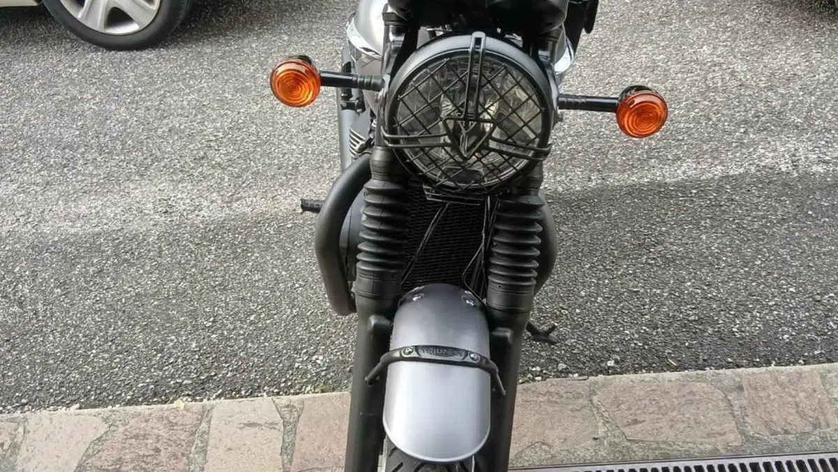 Triumph Bonneville T120 Black (2017 - 20)  (6)