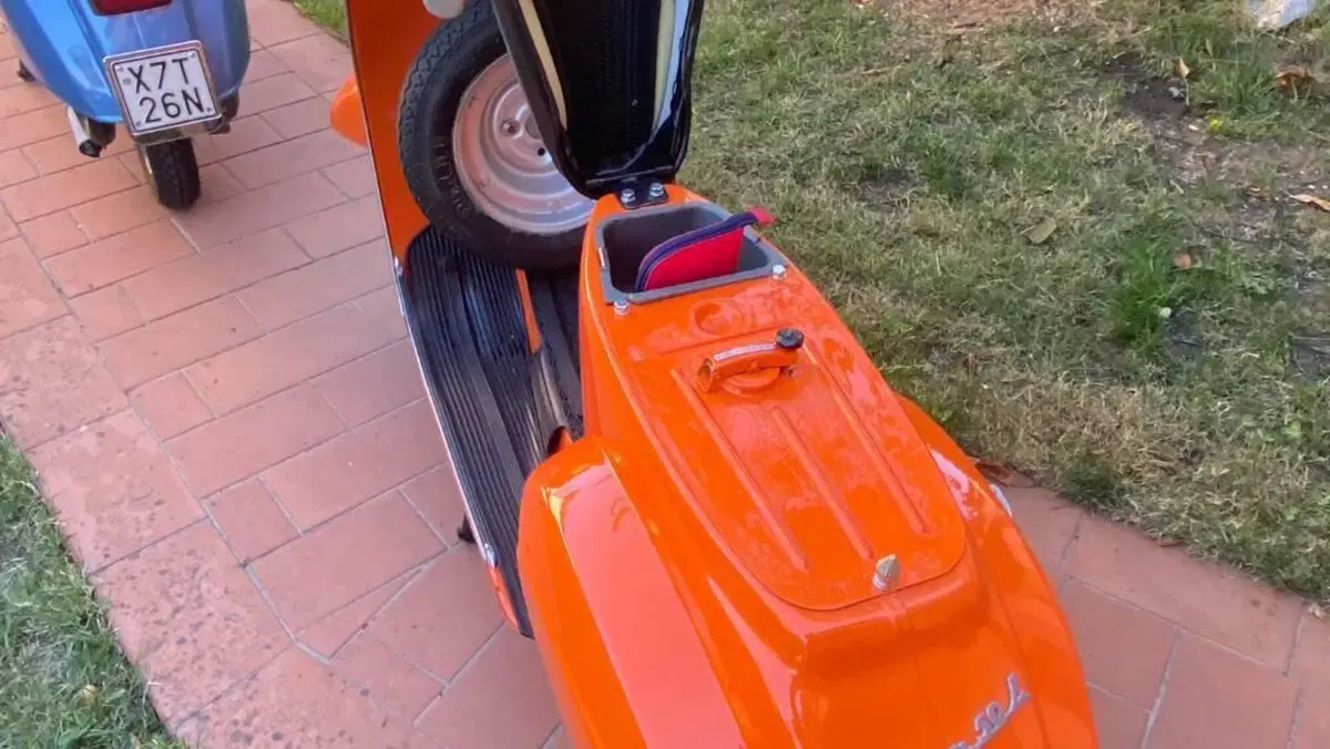 Piaggio Vespa 50 Special  (6)