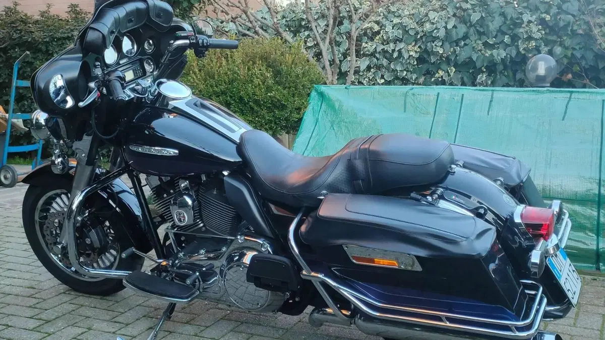 Harley-Davidson 1690 Electra Glide Ultra Limited (2010 - 13) - FLHTK  (3)