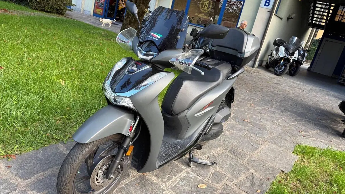 Honda SH 150i Sport (2022 - 23)  (2)