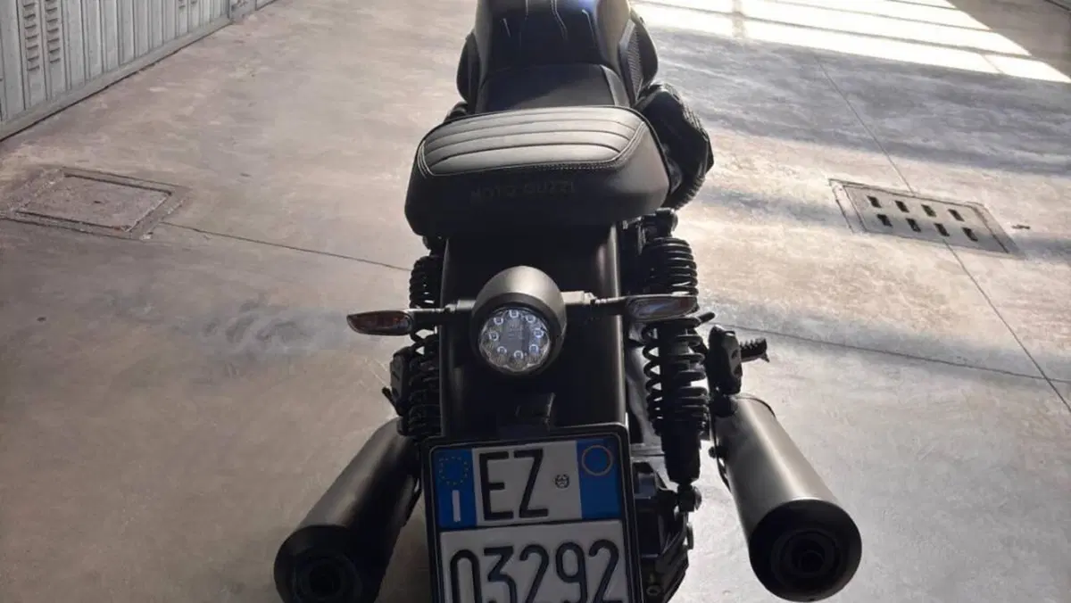 Moto Guzzi V7 Stone (2021 - 24)  (6)