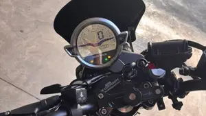 Moto Guzzi V7 Stone (2021 - 24)  (4)
