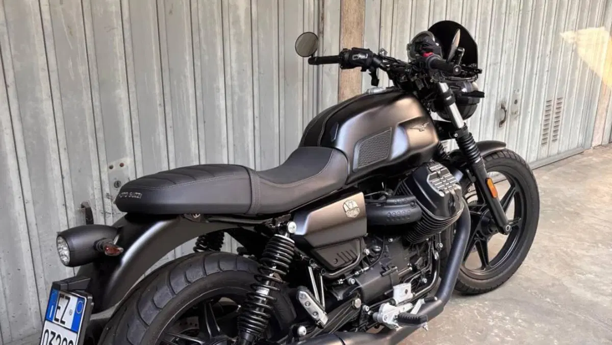 Moto Guzzi V7 Stone (2021 - 24)  (2)