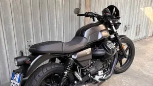 Moto Guzzi V7 Stone (2021 - 24)  (2)