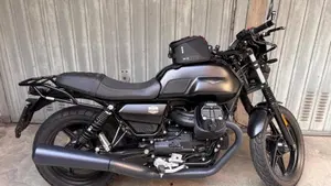 Moto Guzzi V7 Stone (2021 - 24)  (3)