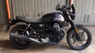 Moto Guzzi V7 Stone (2021 - 24)