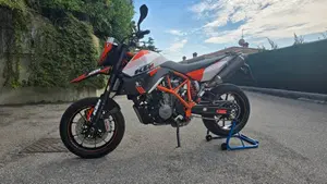 KTM 990 Supermoto R (2009 - 11)  (3)