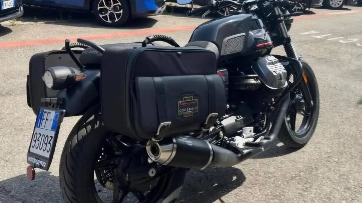 Moto Guzzi V7 Stone Special Edition (2022 - 25)  (3)