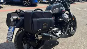 Moto Guzzi V7 Stone Special Edition (2022 - 25)  (3)