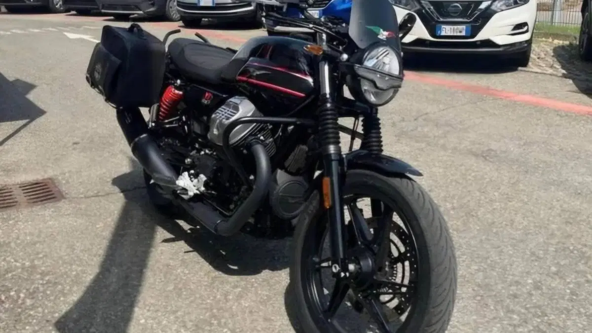 Moto Guzzi V7 Stone Special Edition (2022 - 25)  (4)