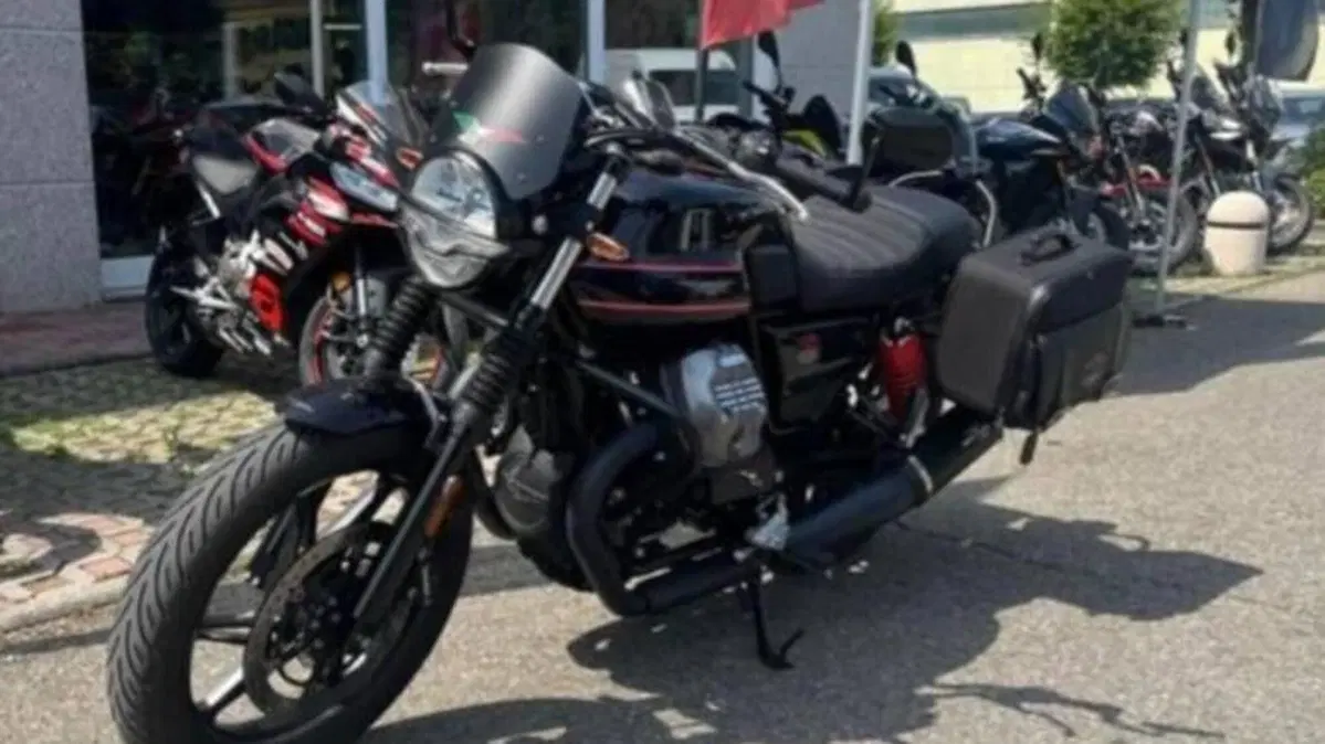 Moto Guzzi V7 Stone Special Edition (2022 - 25)  (5)
