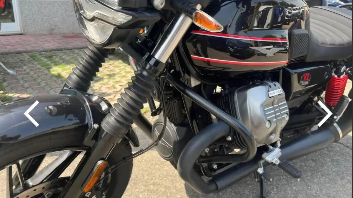 Moto Guzzi V7 Stone Special Edition (2022 - 25)  (7)