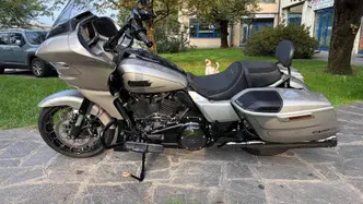 Harley-Davidson CVO Road Glide (2023)