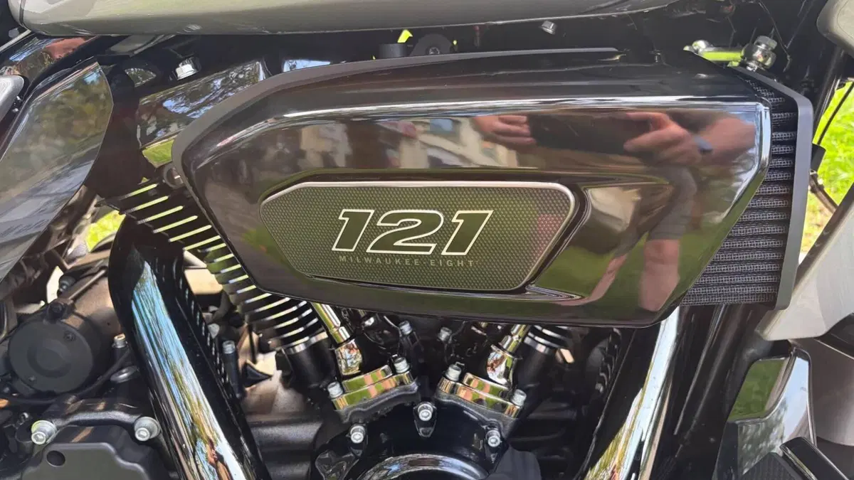 Harley-Davidson CVO Road Glide (2023)  (6)