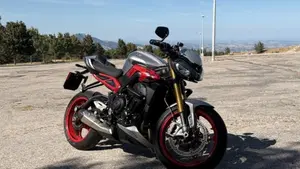 Triumph Street Triple 765 RX (2026)  (2)