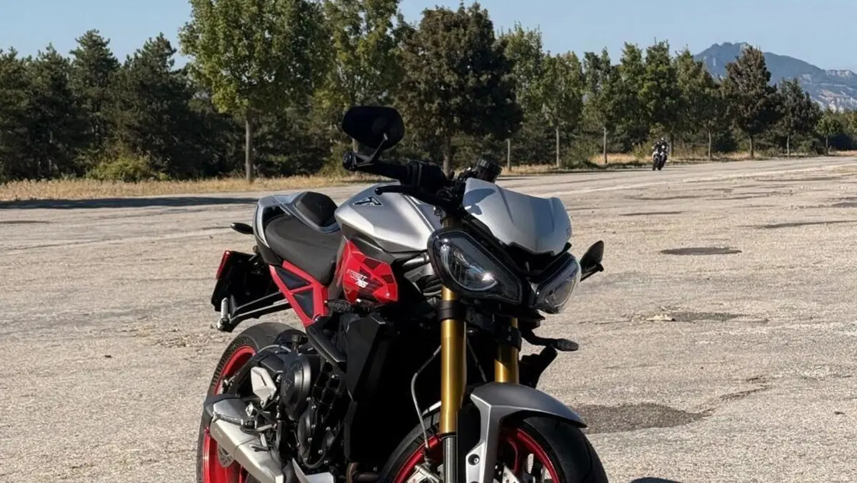 Triumph Street Triple 765 RX (2026)  (3)