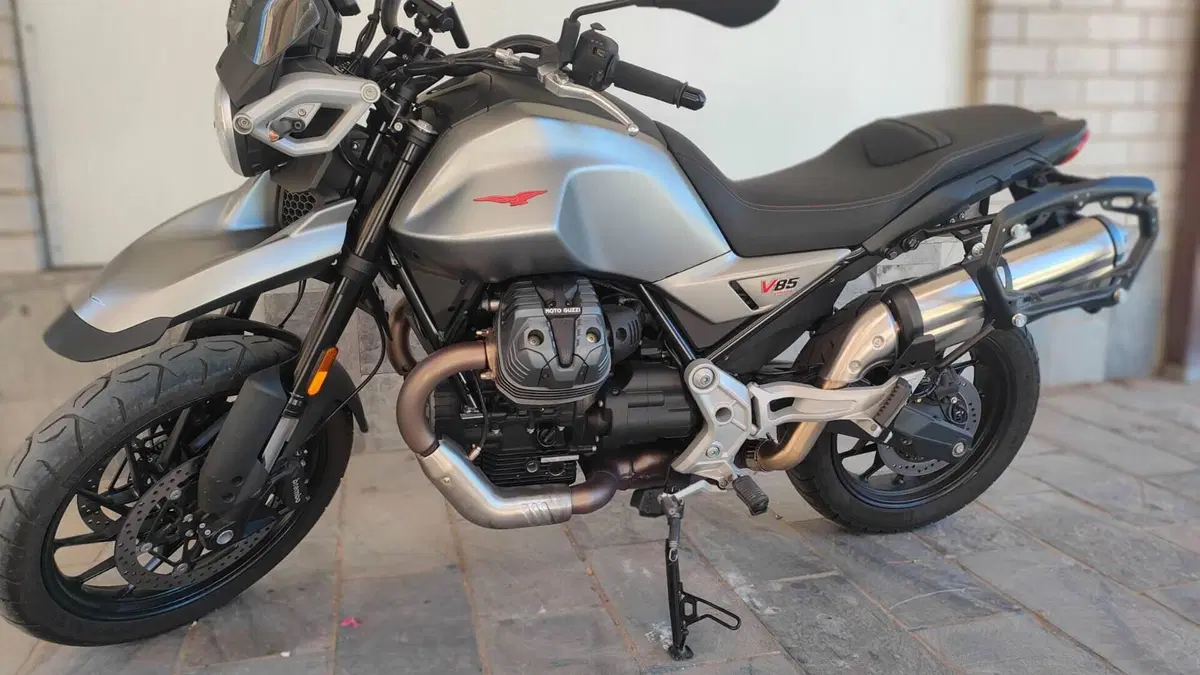 Moto Guzzi V85 Strada (2024 - 26) 