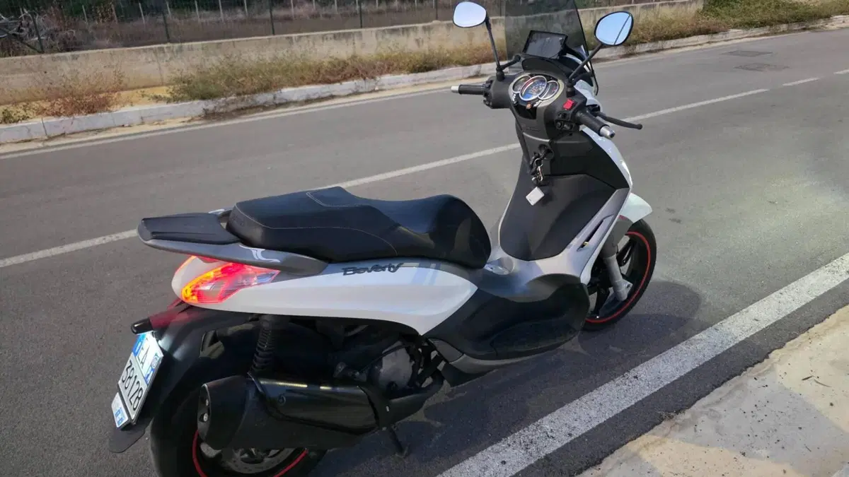 Piaggio Beverly 350 SportTouring ie ABS (2011 - 17)  (2)