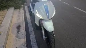Piaggio Beverly 350 SportTouring ie ABS (2011 - 17)  (3)