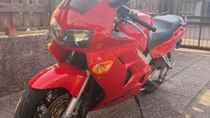 Honda VFR 800 (1998 - 01)  (3)