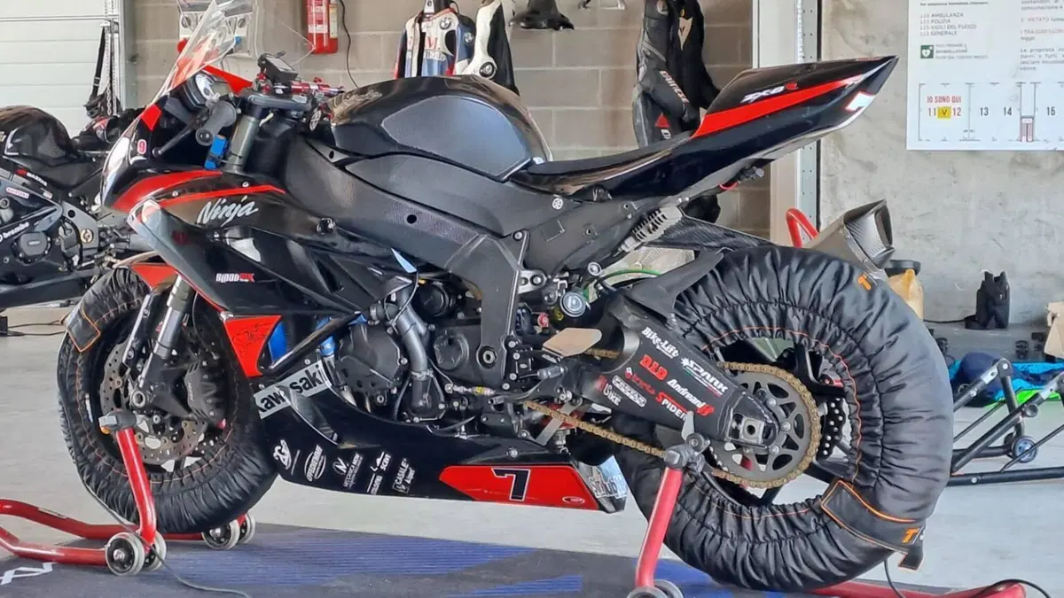 Kawasaki Ninja 600 ZX-6R (2009 - 16)  (2)