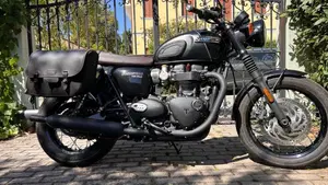 Triumph Bonneville T120 Black (2021 - 25)  (2)