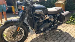 Triumph Bonneville T120 Black (2021 - 25)  (4)