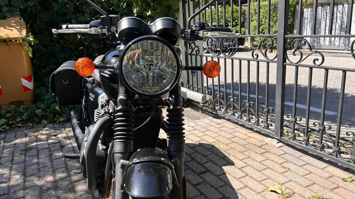 Triumph Bonneville T120 Black (2021 - 25)  (6)