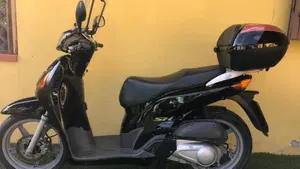 Honda SH 150 (2000 - 06)  (2)