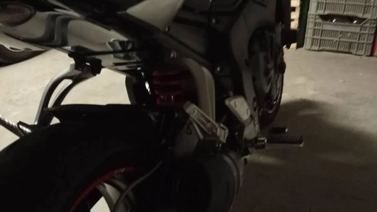 Yamaha FZ1 (2006 - 16)  (2)