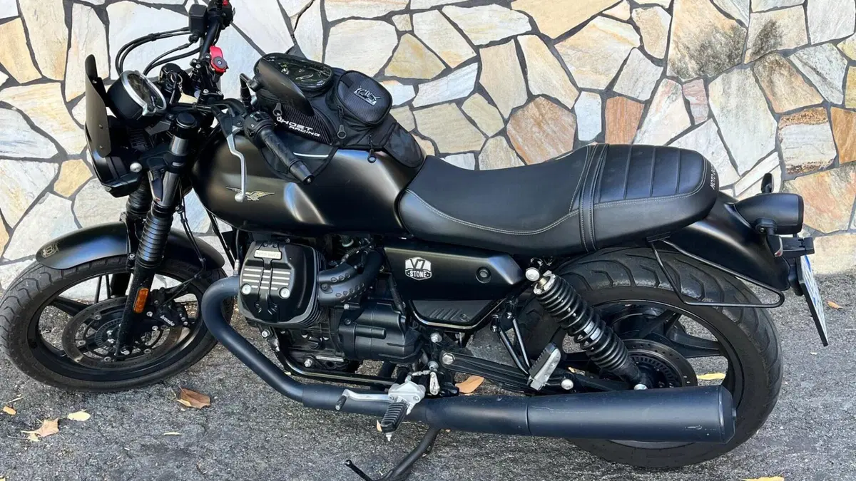 Moto Guzzi V7 Stone (2021 - 24)  (2)