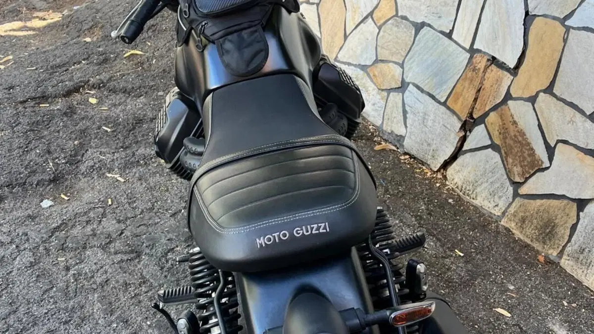 Moto Guzzi V7 Stone (2021 - 24)  (3)