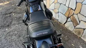 Moto Guzzi V7 Stone (2021 - 24)  (3)