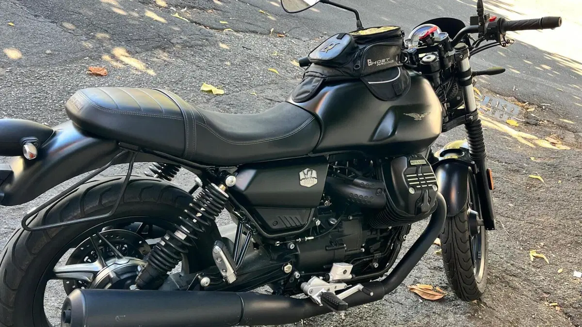 Moto Guzzi V7 Stone (2021 - 24)  (4)