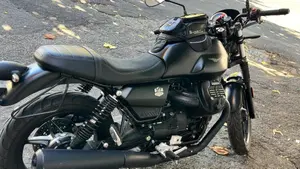 Moto Guzzi V7 Stone (2021 - 24)  (4)
