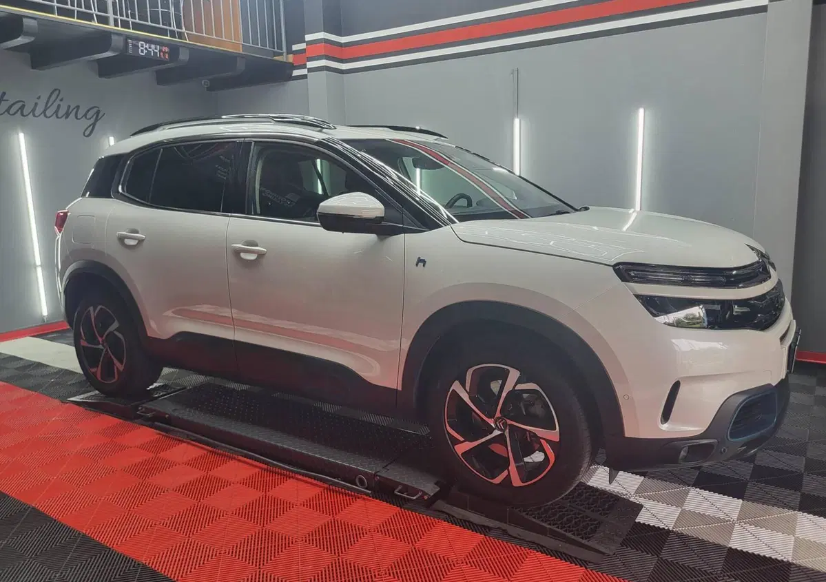 Citroen C5 Aircross Aircross Hybrid 225 E-EAT8 Shine (4)