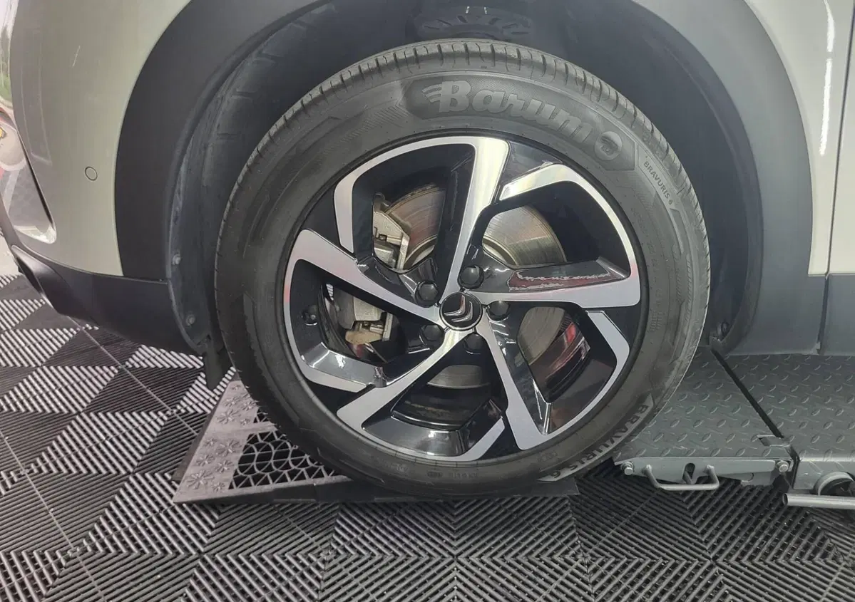 Citroen C5 Aircross Aircross Hybrid 225 E-EAT8 Shine (9)