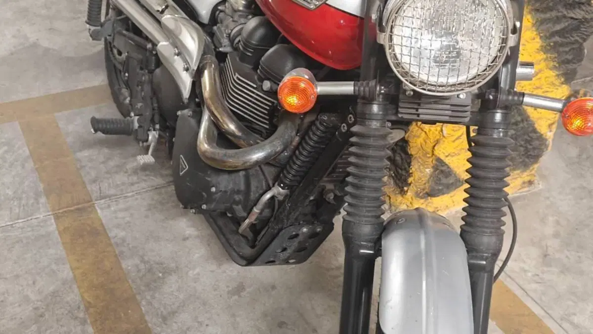 Triumph Scrambler (2006 - 17)  (3)
