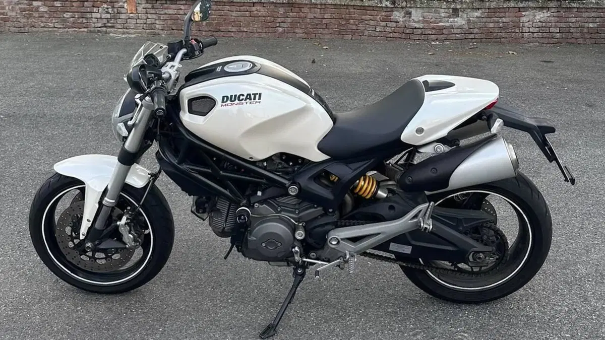 Ducati Monster 696 Plus (2007 - 14)  (2)