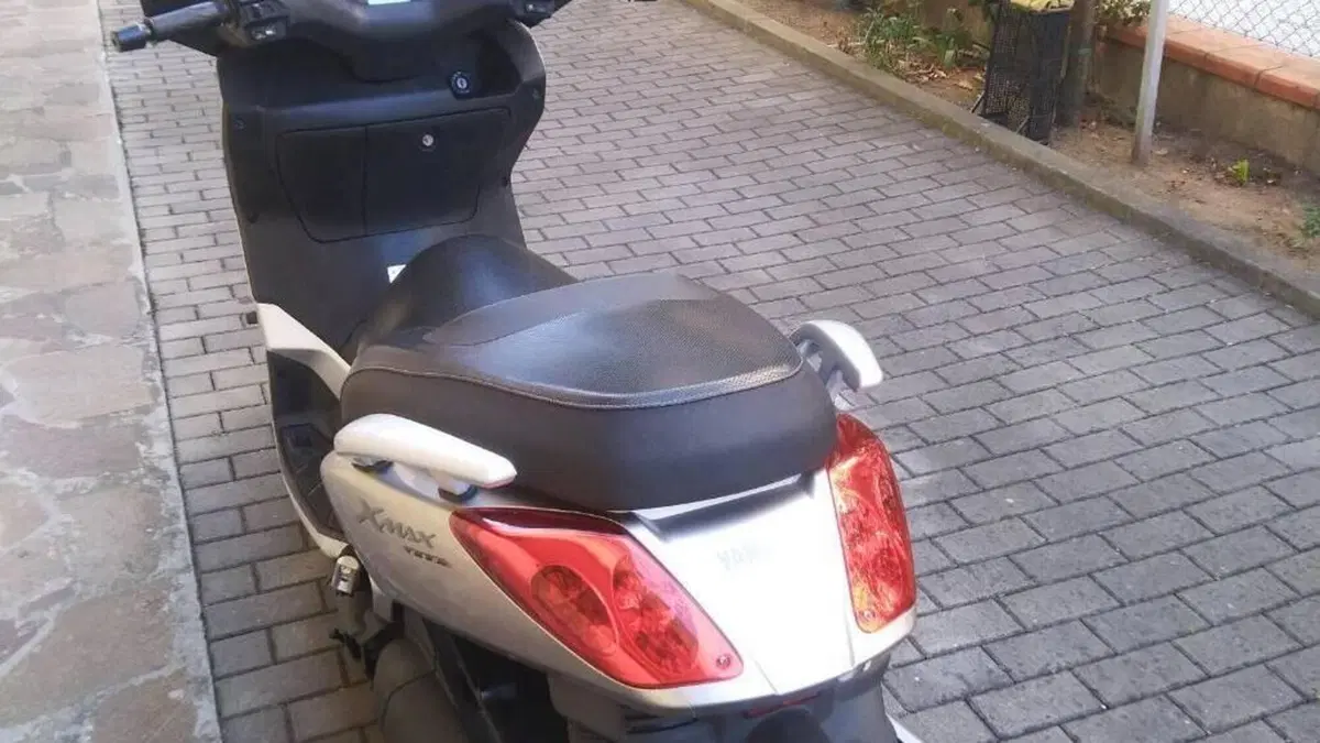 Yamaha X-Max 250 (2005 - 07)  (2)