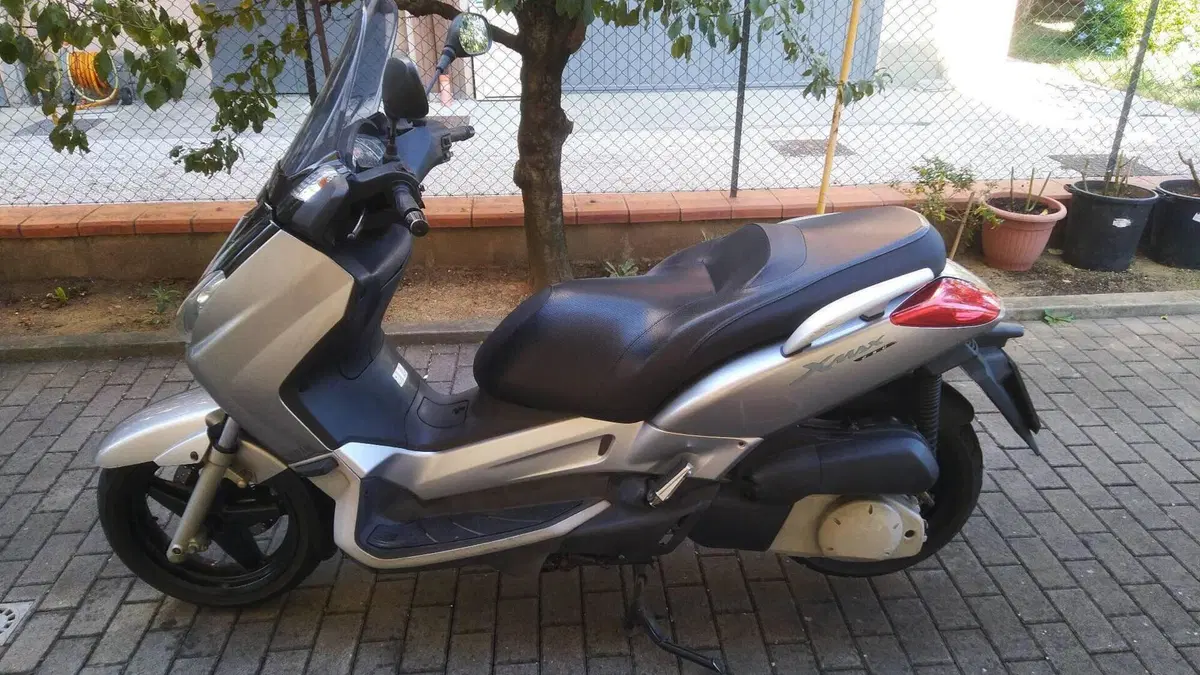 Yamaha X-Max 250 (2005 - 07)  (4)
