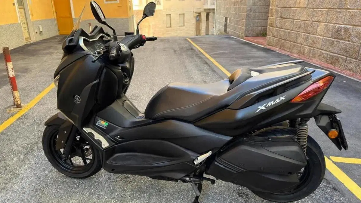 Yamaha X-Max 300 Roma Ed. MMXX (2020)  (2)
