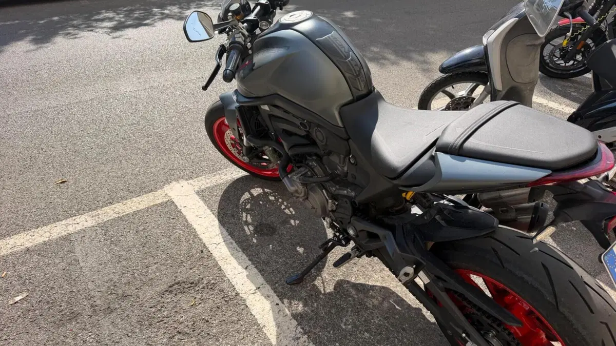 Ducati Monster 937 + (2021 - 25)  (4)