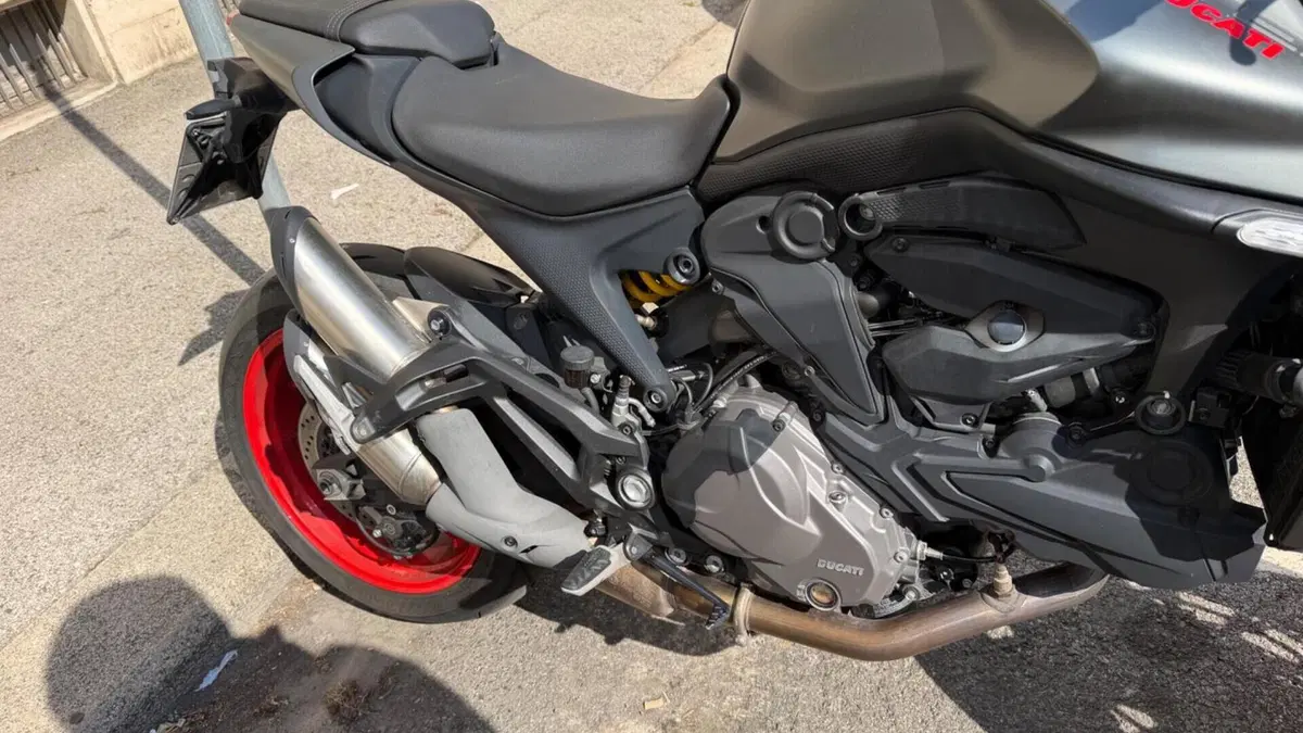 Ducati Monster 937 + (2021 - 25)  (9)