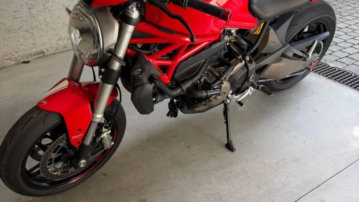 Ducati Monster 821 Stripe ABS (2015 - 17)  (2)