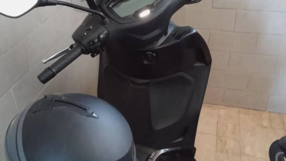 Piaggio Beverly 400 (2025 - 26)  (2)