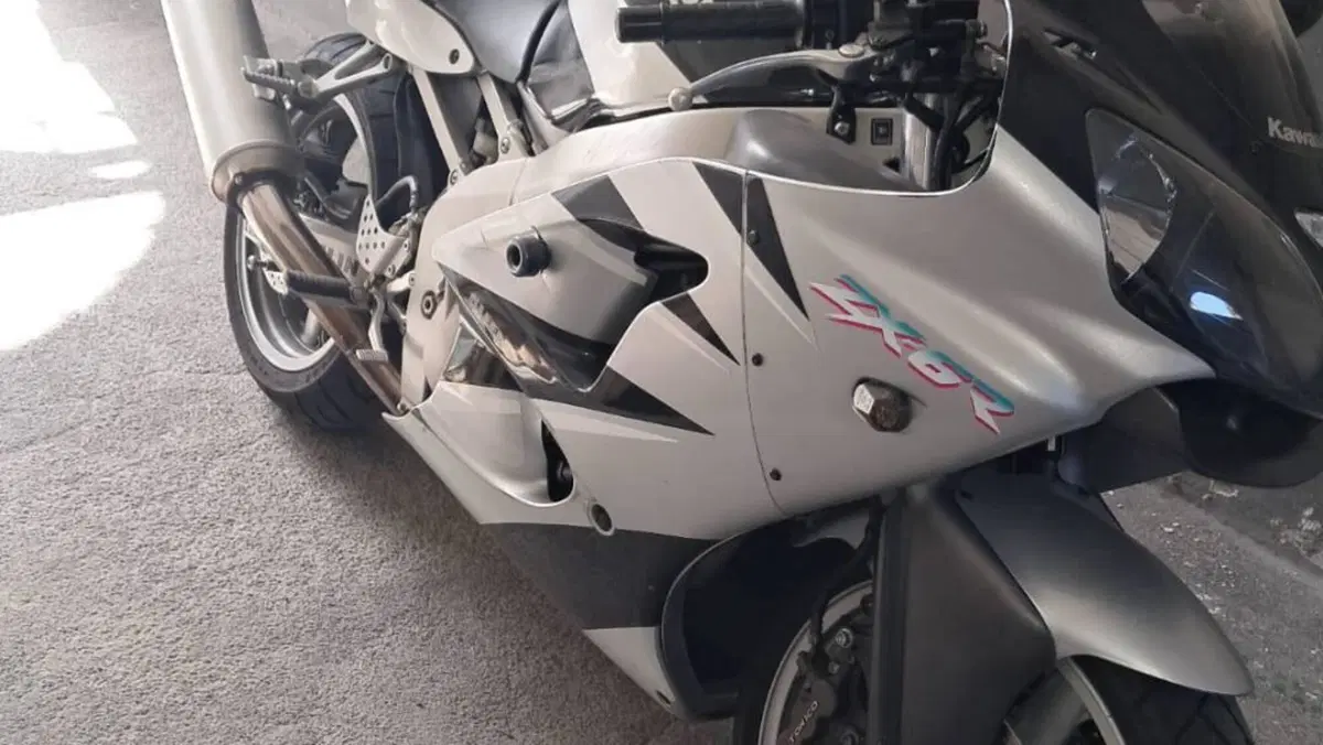 Kawasaki Ninja 600 ZX-6R (2000 - 02)  (2)